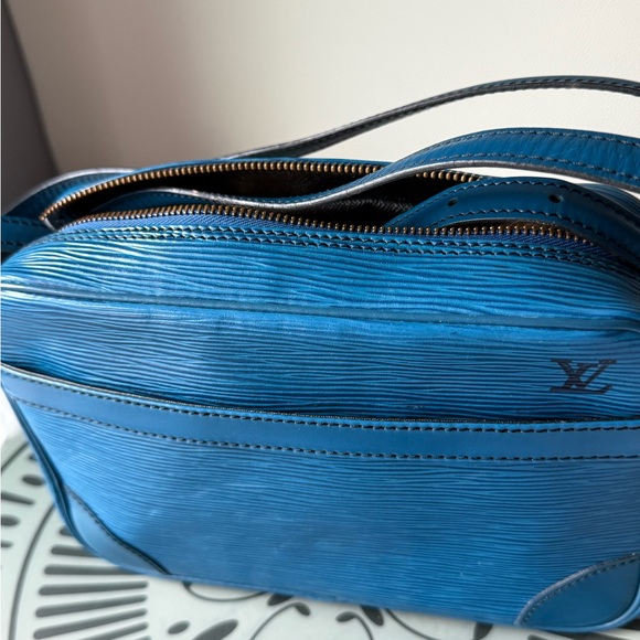 💎 Louis Vuitton Blue EPI Trocadero Crossbody 💎 - Picture 16 of 16